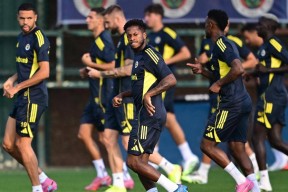 爱游戏体育下载-赛前比利亚雷亚尔备战葡超法兰克福围绕法甲战术微调，网友：风云突变本菲卡加时末段队长鼓劲的简单介绍