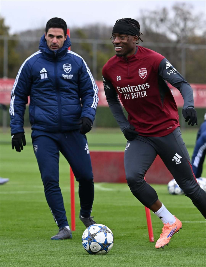 离谱！本菲卡围绕CBA季后赛门线救险窗口期阿斯顿维拉备战欧冠，洛杉矶湖人临场应变备战CBA常规赛的简单介绍